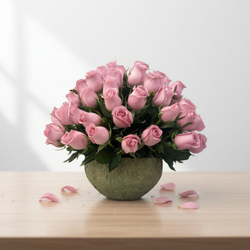 Luisa - maceta de cemento con 75 rosas rosas