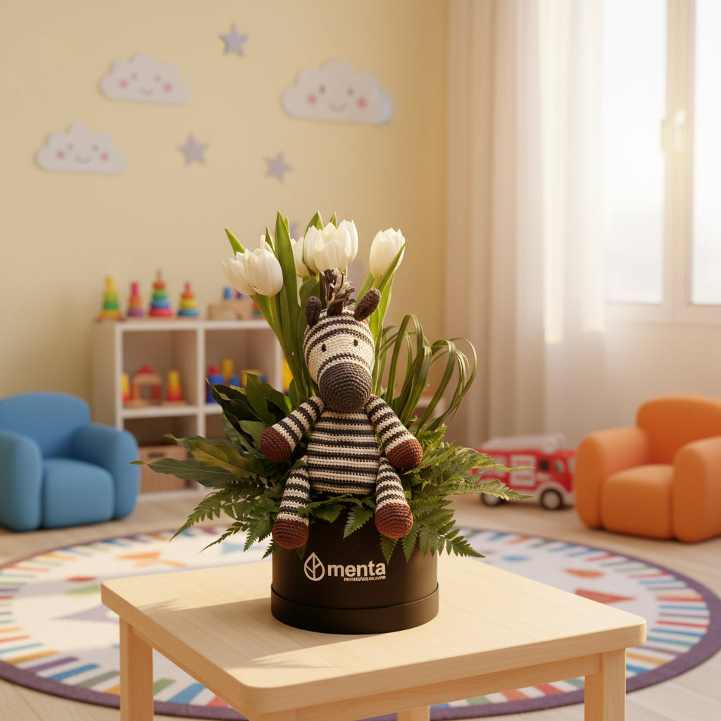 Alessia-caja de carton con tulipanes, follaje y peluche ejido a mano