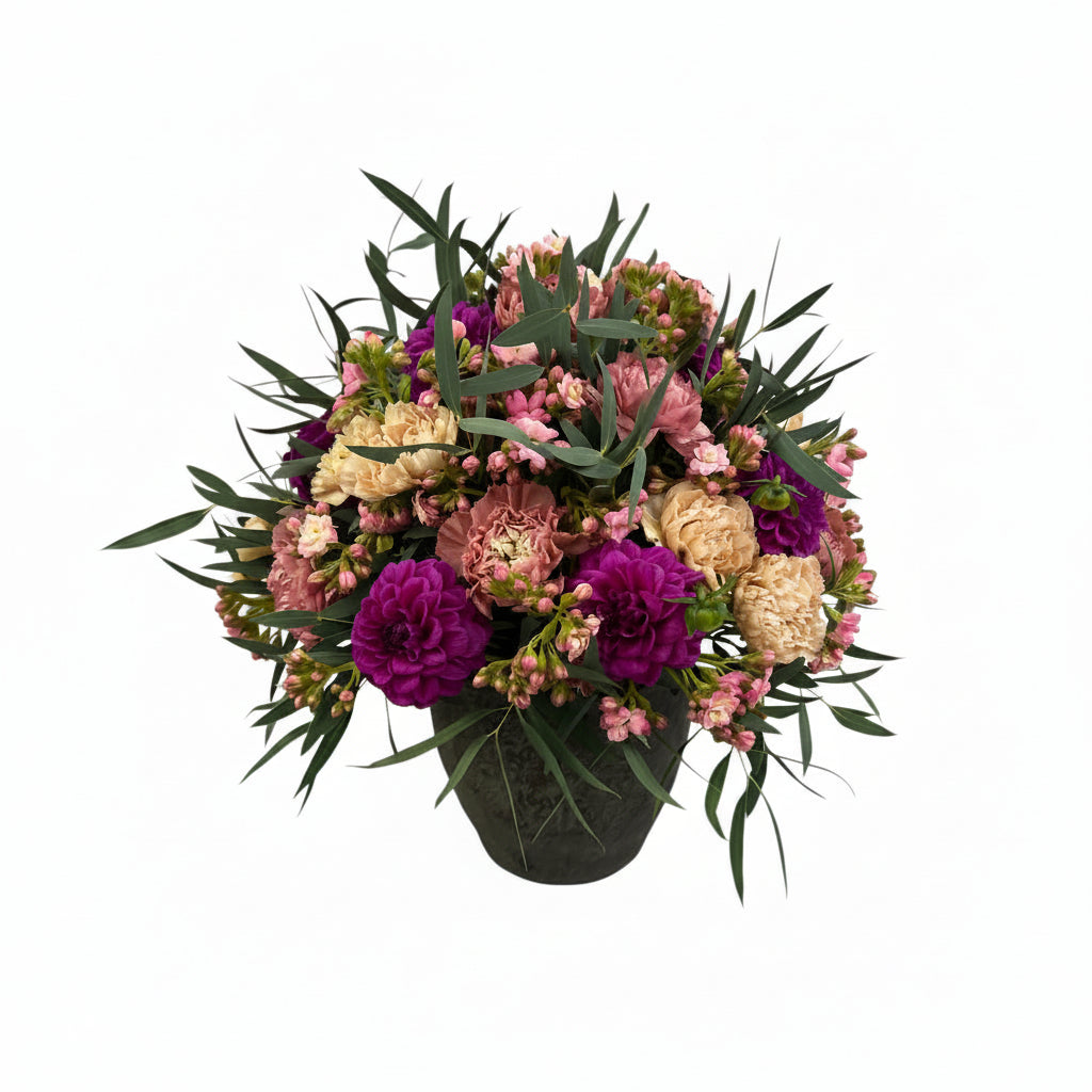Alma-maceta de cemento con dalias,claveles y follaje