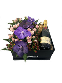 Kim- caja negra con Mini rosas, vandas y bebida Champagne