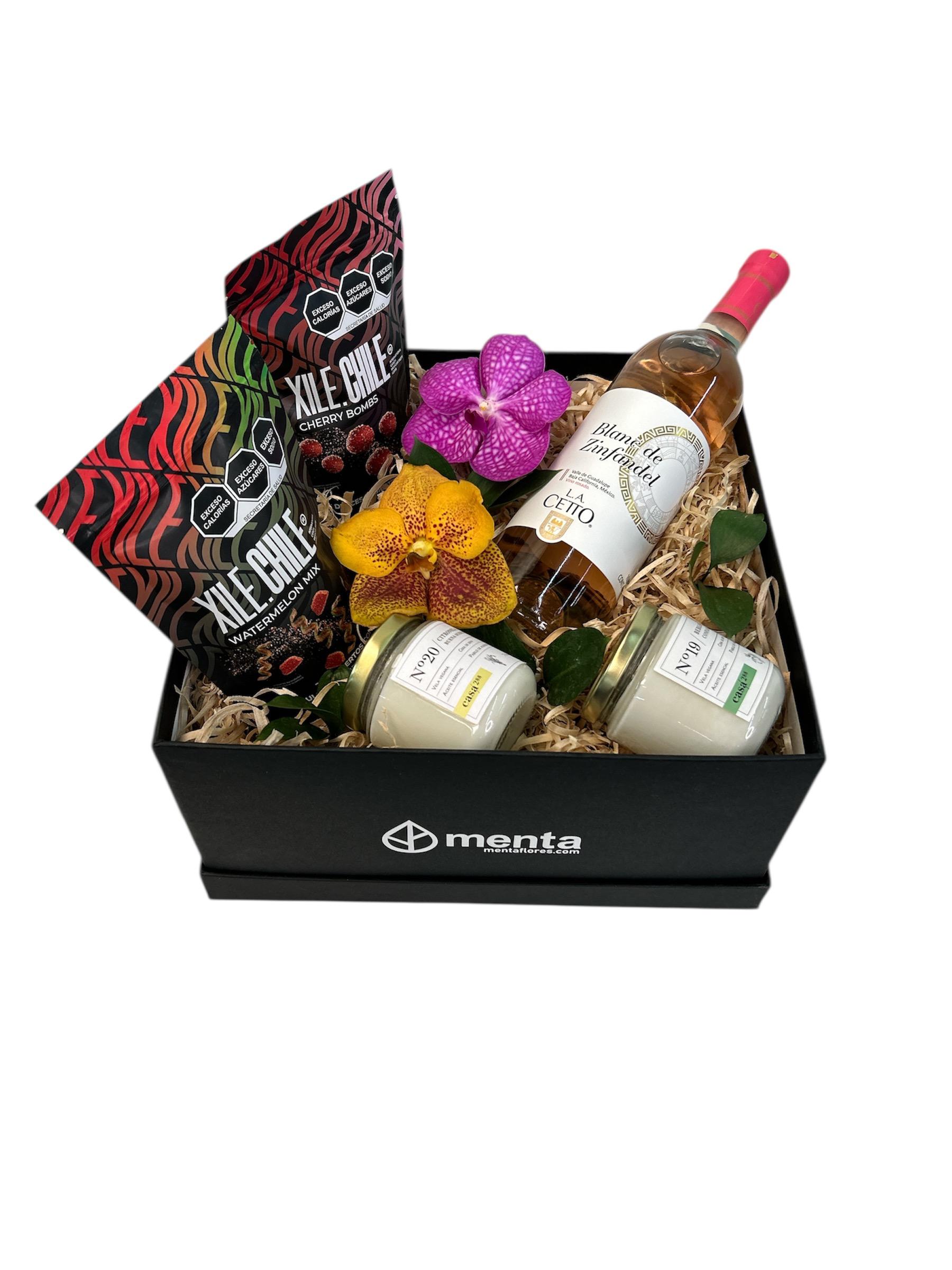 Texas-caja cuadrada negra con regalos y bebida
