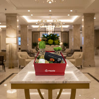 California-caja cuadrada roja con regalos