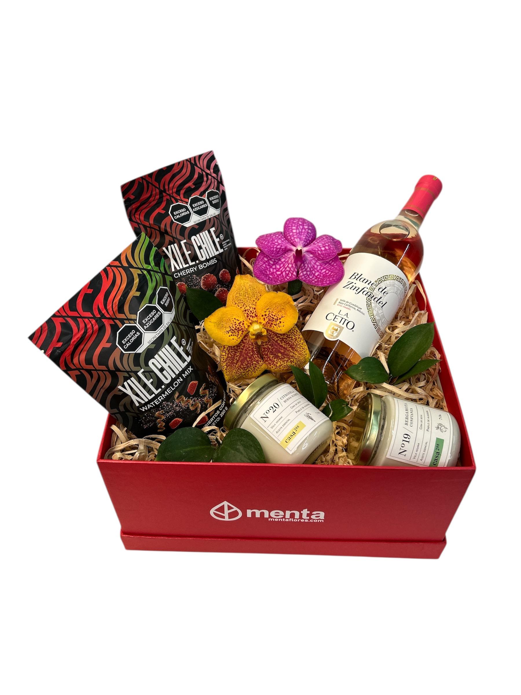 Texas-caja cuadrada roja con regalos y bebida