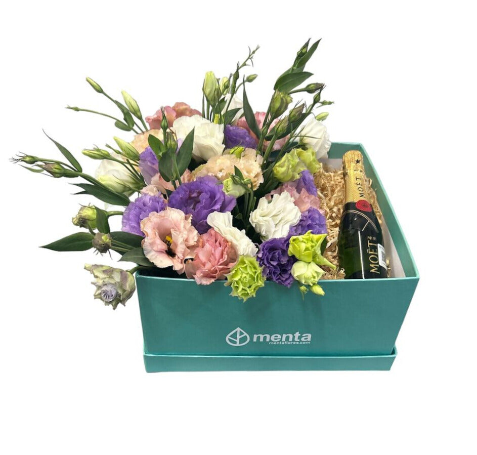 Jade-caja menta con lisianthus rosa,morado  y mini Moet & Chandon Brut