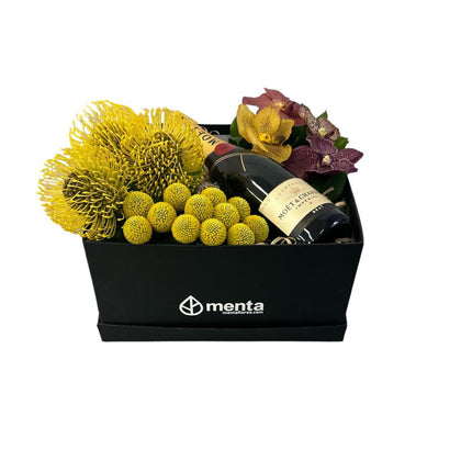 Zafiro-caja negra con leucos, orquídeas vanda y bebida
