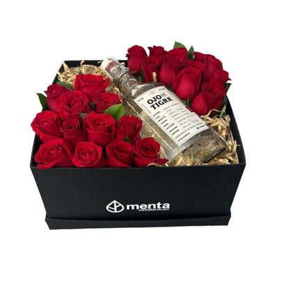 Bronce-caja negra con 24 rosas rojas y mezcal