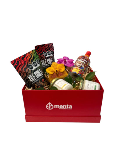 Dallas-caja cuadrada roja con regalos y bebida