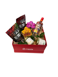 Dallas-caja cuadrada roja con regalos y bebida