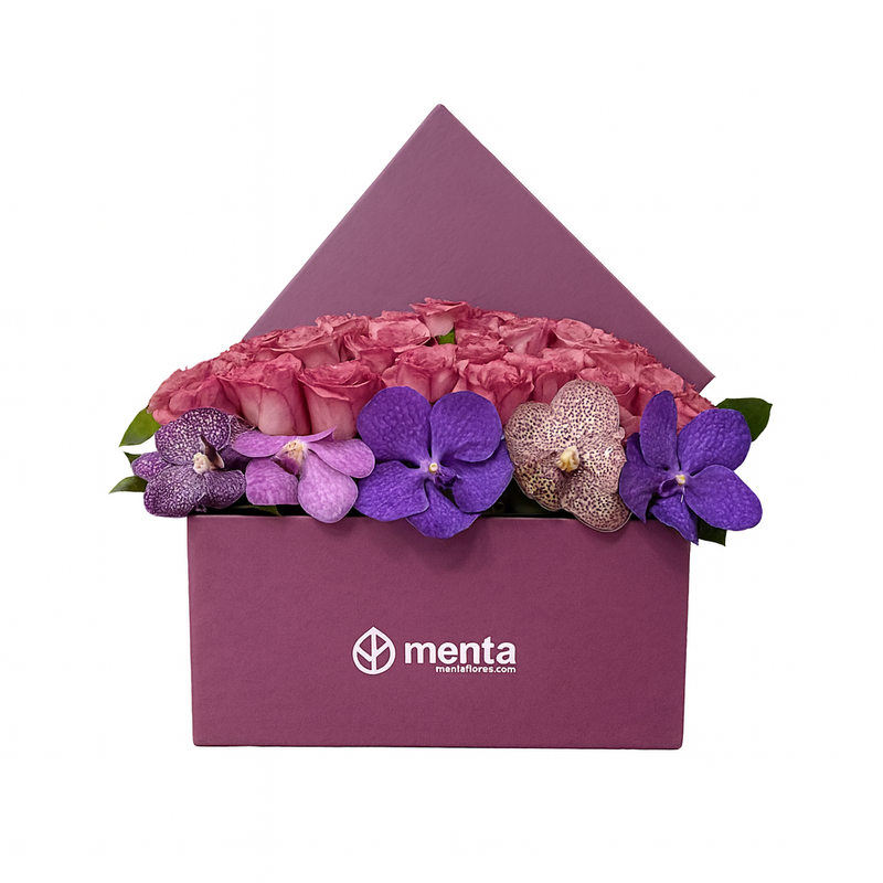 Etiqueta Versalles-caja cuadrada uva con 48 rosas aqua y orquídea vanda