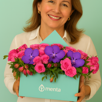 Etiqueta Versalles-caja cuadrada menta con 48 rosas aqua y orquídea vanda