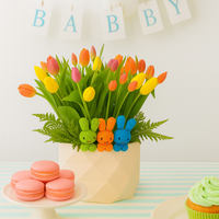 Larisa-caja con 30 tulipanes y kit 3 Luca