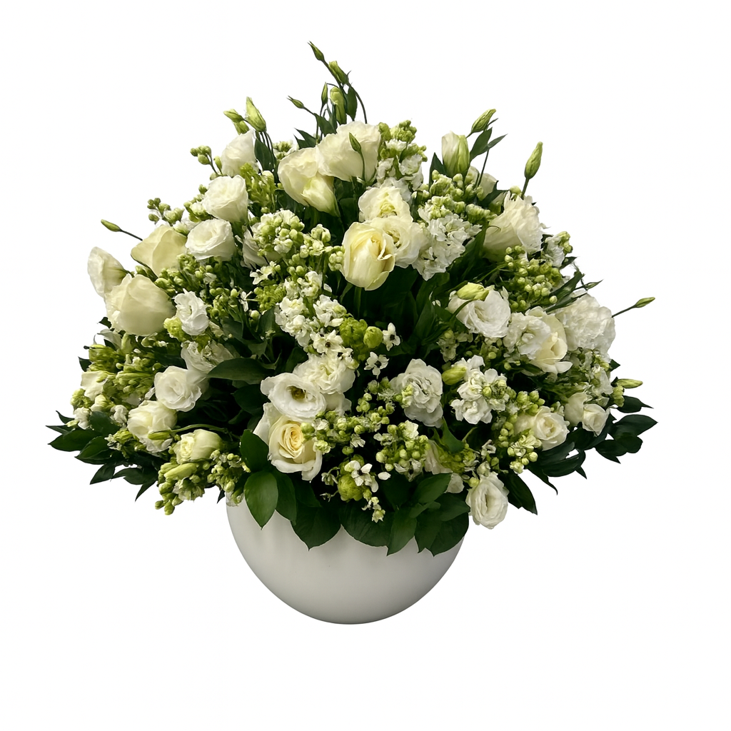 Blanca-maceta esmaltada blanca con rosas blancas y lisianthus