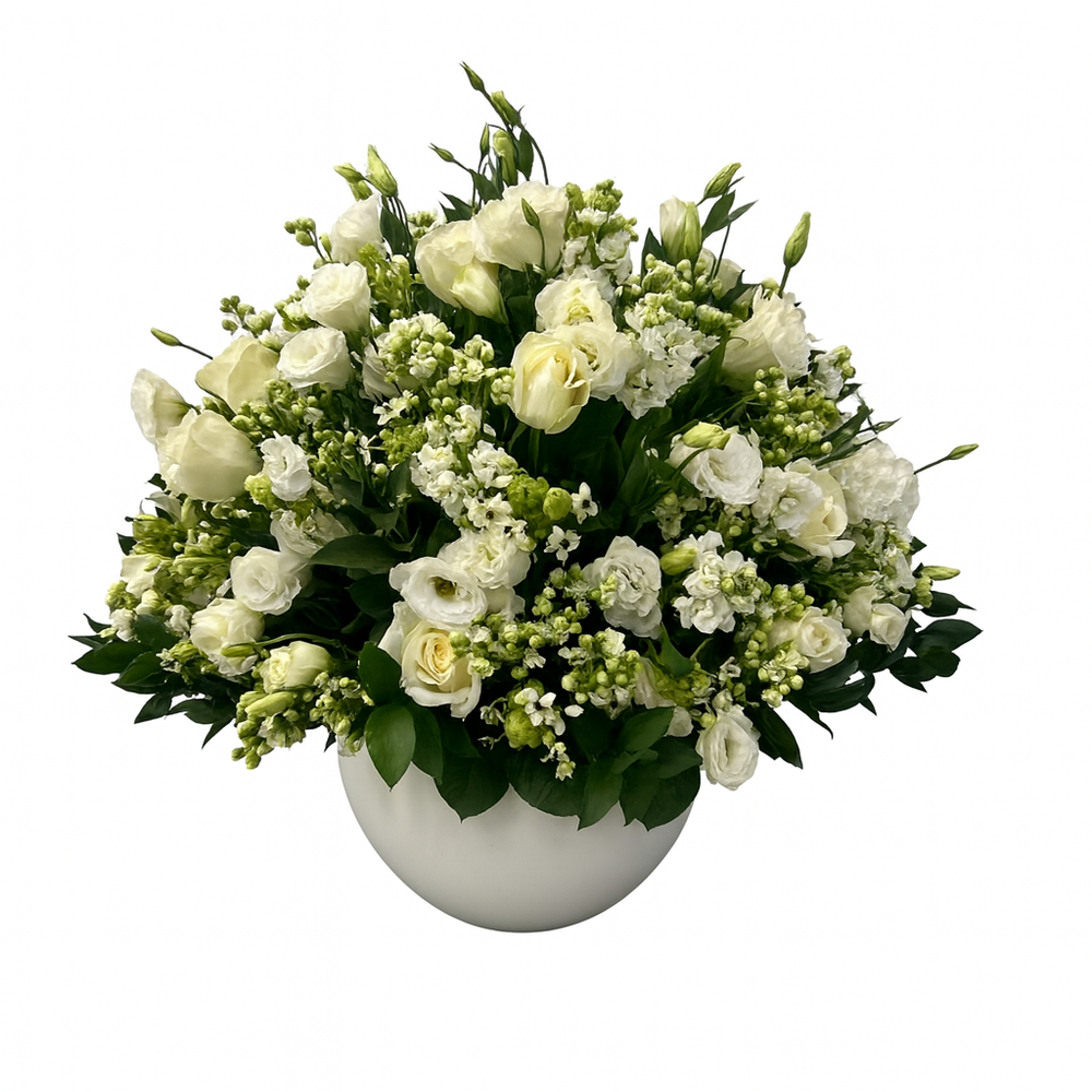 Blanca - maceta esmaltada blanca con rosas blancas y lisianthus