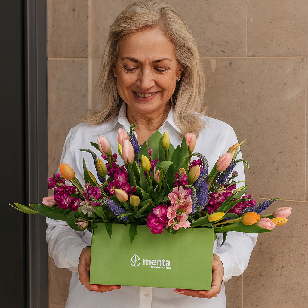 Vanessa-caja cuadrada verde con tulipanes y matiola