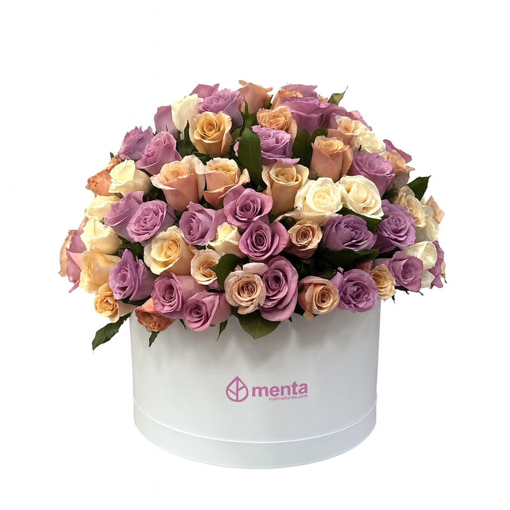 Anahí-caja redonda blanca con 125 rosas  de color pastel
