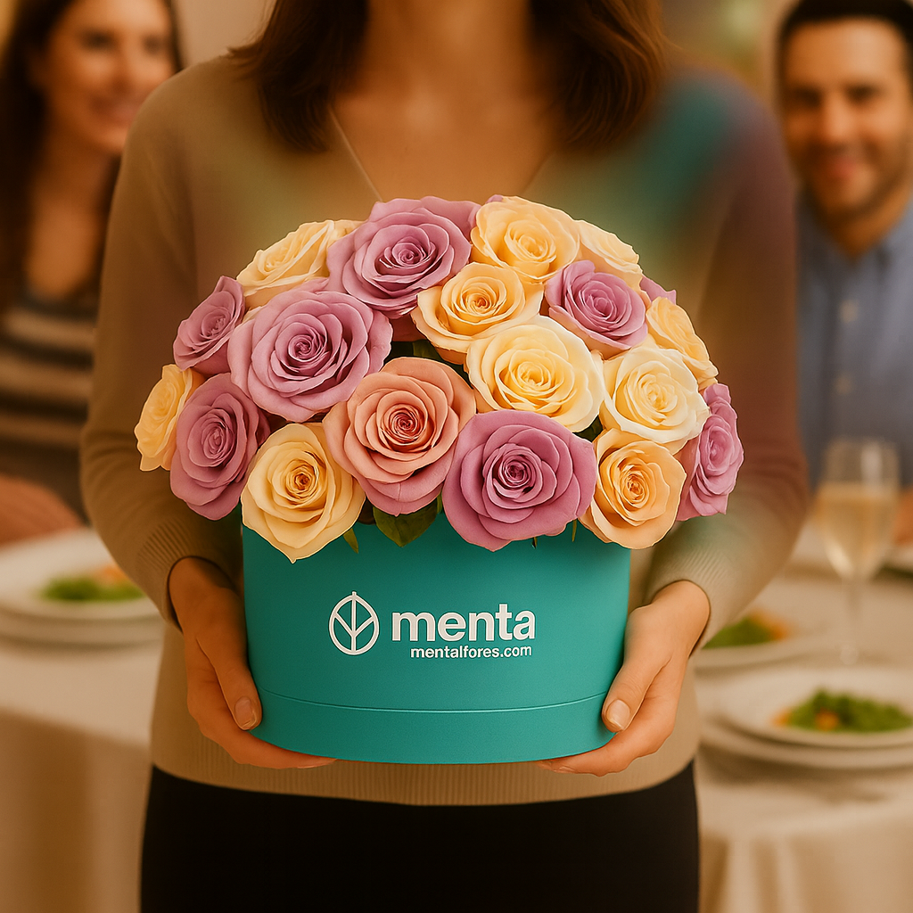 Verónica-caja redonda menta con 75 rosas pastel