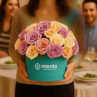 Verónica-caja redonda menta con 75 rosas pastel
