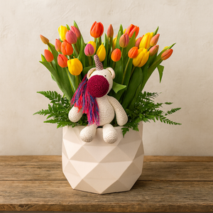 Michelle - caja con 30 tulipanes y Unicornio de peluche