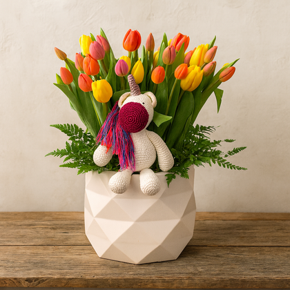 Michelle-caja con 30 tulipanes y Unicornio de peluche