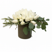 Paloma - base de cemento con 24 rosas blancas