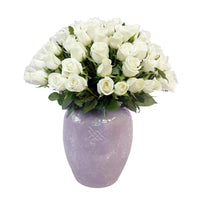 Etiqueta Danesa-jarrón esmaltado lila con 75 rosas blancas premium