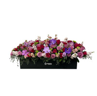 Etiqueta Berlín-caja rectangular negra con rosas y orquídeas vanda