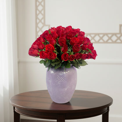 Etiqueta Danesa-jarrón esmaltado lila con 75 rosas rojas premium