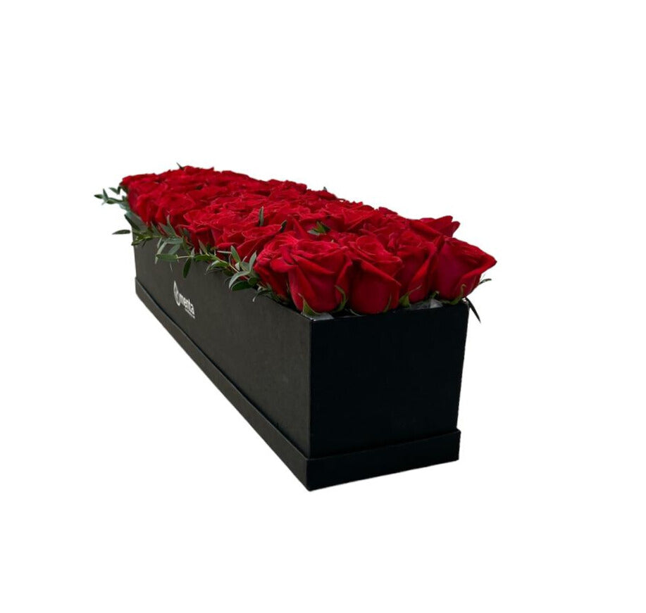 Etiqueta Italiana-caja rectangular con 100 rosas rojas