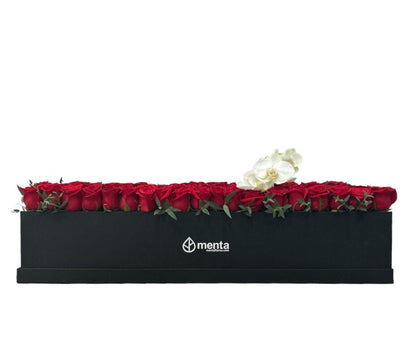 Etiqueta Rumana-caja rectangular con 100 rosas rojas y orquidea