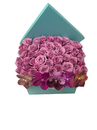 Etiqueta Versalles-caja cuadrada menta con 48 rosas aqua y orquídea vanda