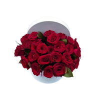 Emilia-caja redonda blanca con 24 rosas rojas