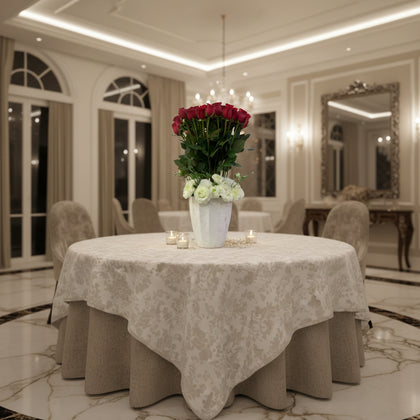 Etiqueta Venecia-jarrón esmaltado blanco con lila con 48 rosas rojas premium