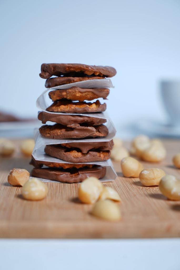 Mallorquina cacahuate- galleta bañada en chocolate de leche