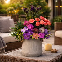 Livia-base de metal con lisianthus y vandas