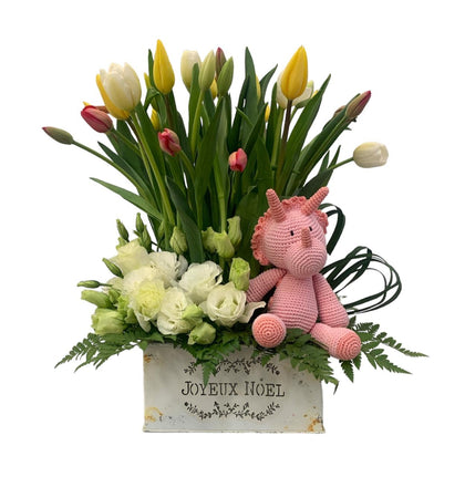 Luciana-maceta de metal con 20 tulipanes y lisianthus