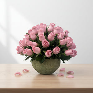 Luisa - maceta de cemento con 75 rosas rosas