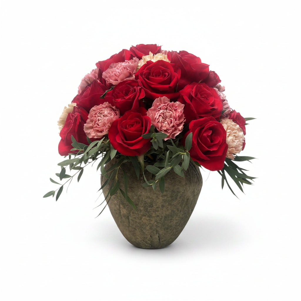 Odette-maceta de cemento volcán con rosas rojas y claveles