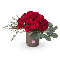 Paloma - base de cemento con 24 rosas rojas