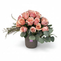 Paloma - base de cemento con 24 rosas rosas