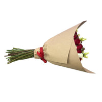 Ramo de 24 rosas rojas , lisianthus y follaje