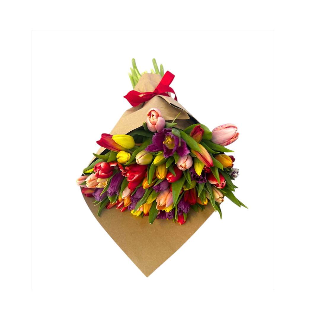 Exclusivo Ramo Menta Multicolor de 60 tulipanes envuelto en papel Kraft