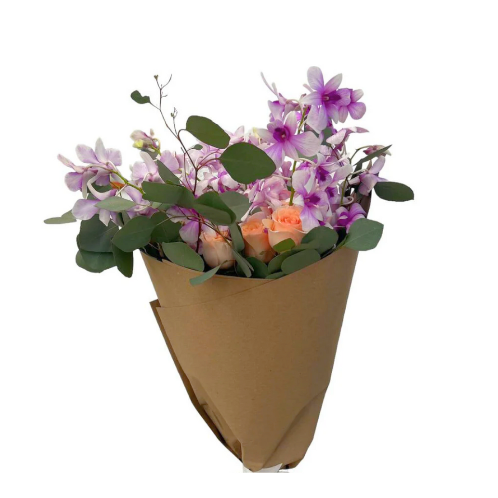Ramo de 24 rosas rosas con orquídea dendrobium