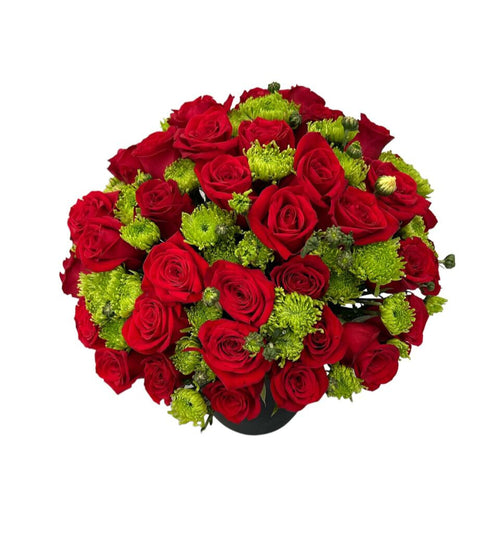 Matilde-  florero con rosas rojas y margaritas