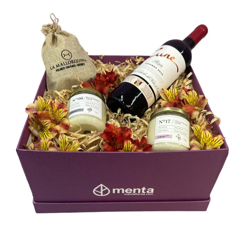 Tennyson-caja cuadrada uva con regalos y bebida