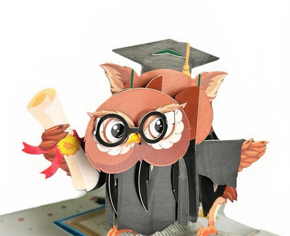Tarjeta de Búho Sabio para Celebrar Graduaciones