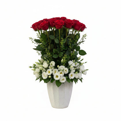 Etiqueta Venecia-jarrón esmaltado blanco con lila con 48 rosas rojas premium