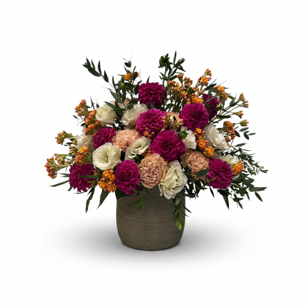 Vera-maceta de cemento mediana con lisianthus, dalias, y clavel