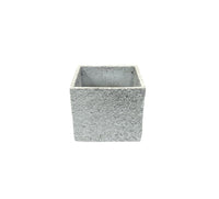 Cubo gris-maceta de cemento forma de cubo
