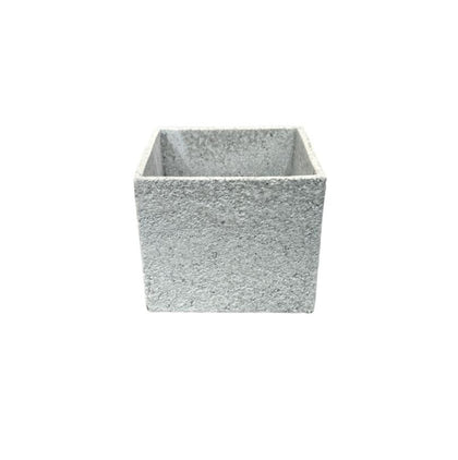Cubo gris-maceta de cemento forma de cubo