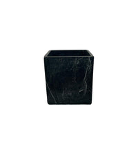 Cubo negro-maceta de cemento en forma de cubo